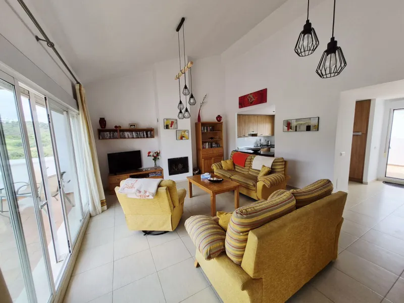 ABSOLUTELY STUNNING PENTHOUSE WITH MAGNIFICENT VIEWS AND A UNIQUE URBAN LOFT-STYLE DESIGN WITH PRIVATE LIFT ENTRY DIRECTLY INTO THE APARTMENT. FROM THE MOMENT YOU ENTER THE APARTMENT YOU NOTICE THE INCREDIBLE LIGHT AND SENSE OF SPACE CREATED BY THE DOUBLE