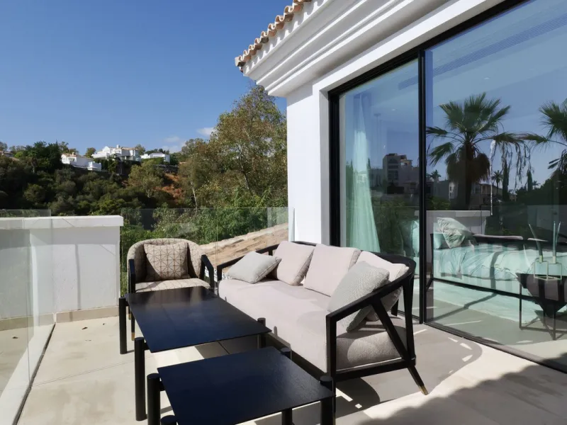 Möblierte Luxusvilla mit Meer- und Bergblick in Benahavís
