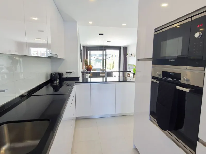 This stunning ground-floor apartment in Los Miradores del Sol Phase I perfectly combines contemporary luxury with Mediterranean indoor-outdoor living on Estepona's exclusive New Golden Mile. Offering 92 m² of elegant interior space and an impressive 84 m²