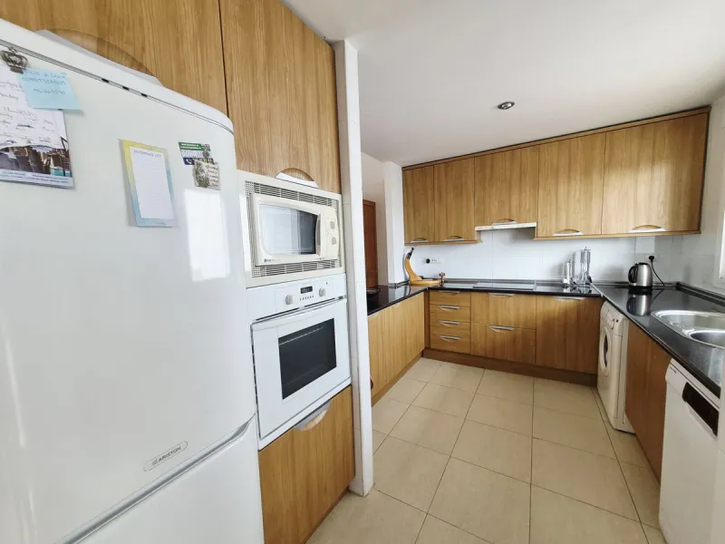 ABSOLUTELY STUNNING PENTHOUSE WITH MAGNIFICENT VIEWS AND A UNIQUE URBAN LOFT-STYLE DESIGN WITH PRIVATE LIFT ENTRY DIRECTLY INTO THE APARTMENT. FROM THE MOMENT YOU ENTER THE APARTMENT YOU NOTICE THE INCREDIBLE LIGHT AND SENSE OF SPACE CREATED BY THE DOUBLE