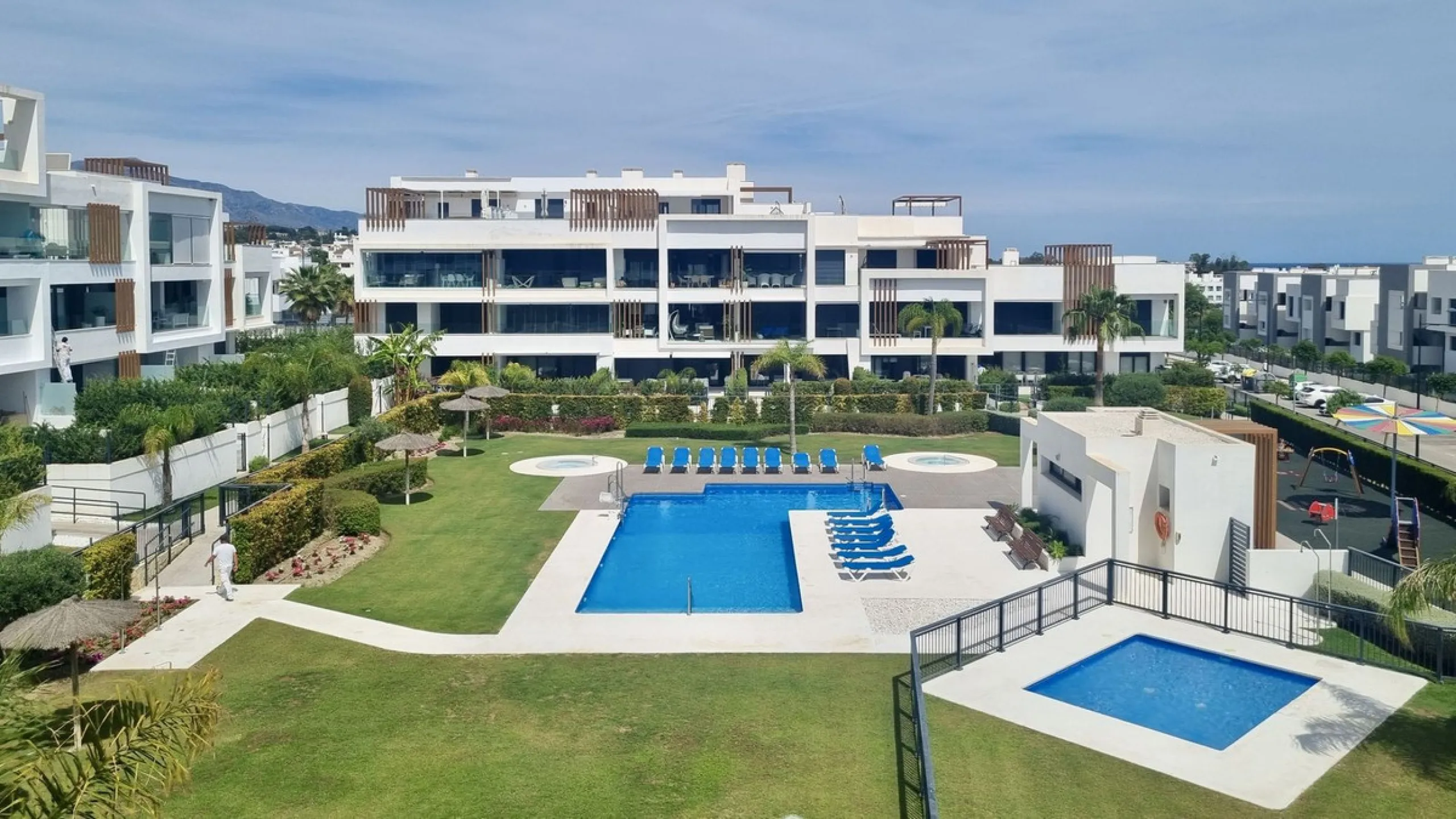 This stunning ground-floor apartment in Los Miradores del Sol Phase I perfectly combines contemporary luxury with Mediterranean indoor-outdoor living on Estepona's exclusive New Golden Mile. Offering 92 m² of elegant interior space and an impressive 84 m²