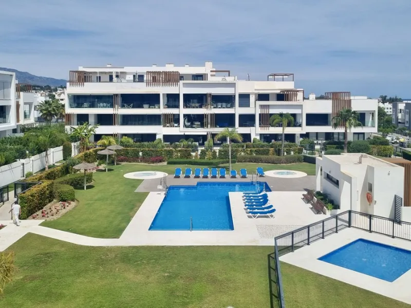 This stunning ground-floor apartment in Los Miradores del Sol Phase I perfectly combines contemporary luxury with Mediterranean indoor-outdoor living on Estepona's exclusive New Golden Mile. Offering 92 m² of elegant interior space and an impressive 84 m²