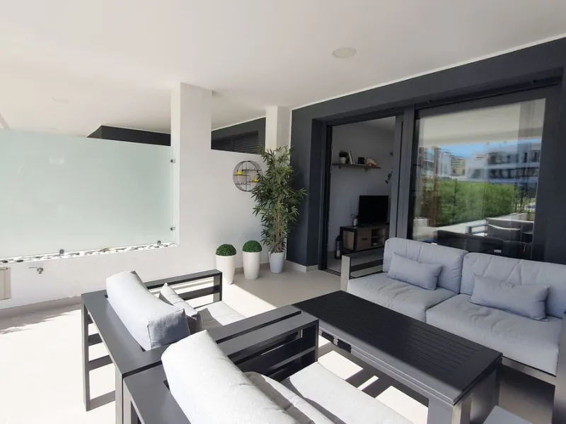 This stunning ground-floor apartment in Los Miradores del Sol Phase I perfectly combines contemporary luxury with Mediterranean indoor-outdoor living on Estepona's exclusive New Golden Mile. Offering 92 m² of elegant interior space and an impressive 84 m²