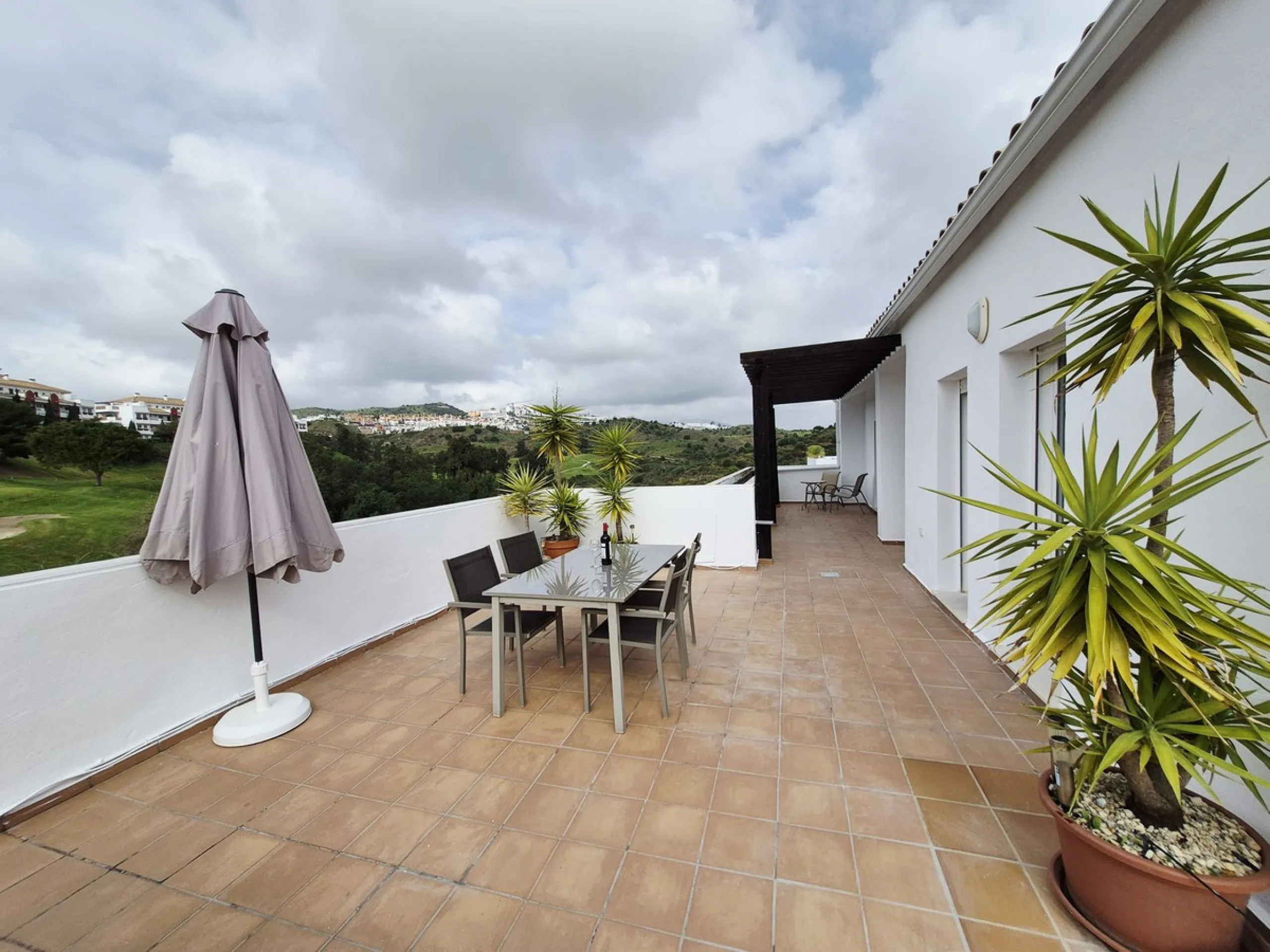 ABSOLUTELY STUNNING PENTHOUSE WITH MAGNIFICENT VIEWS AND A UNIQUE URBAN LOFT-STYLE DESIGN WITH PRIVATE LIFT ENTRY DIRECTLY INTO THE APARTMENT. FROM THE MOMENT YOU ENTER THE APARTMENT YOU NOTICE THE INCREDIBLE LIGHT AND SENSE OF SPACE CREATED BY THE DOUBLE