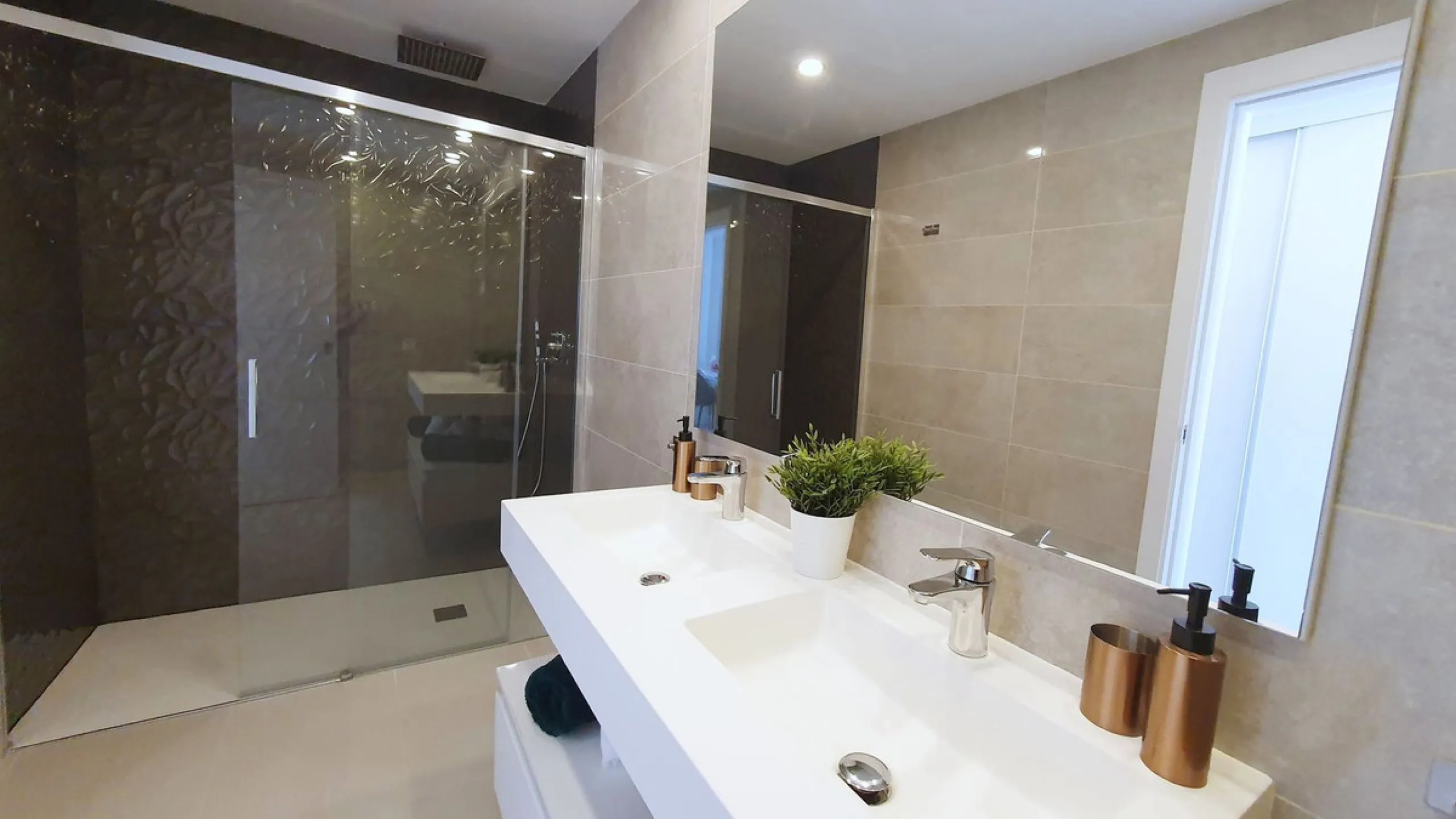 This stunning ground-floor apartment in Los Miradores del Sol Phase I perfectly combines contemporary luxury with Mediterranean indoor-outdoor living on Estepona's exclusive New Golden Mile. Offering 92 m² of elegant interior space and an impressive 84 m²