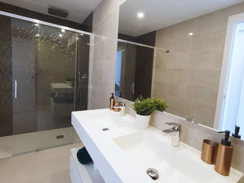 This stunning ground-floor apartment in Los Miradores del Sol Phase I perfectly combines contemporary luxury with Mediterranean indoor-outdoor living on Estepona's exclusive New Golden Mile. Offering 92 m² of elegant interior space and an impressive 84 m²