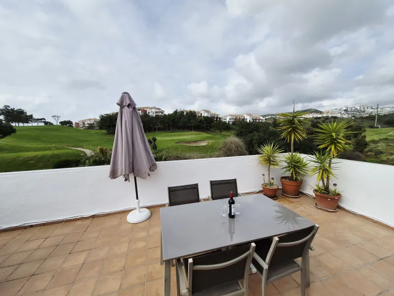 ABSOLUTELY STUNNING PENTHOUSE WITH MAGNIFICENT VIEWS AND A UNIQUE URBAN LOFT-STYLE DESIGN WITH PRIVATE LIFT ENTRY DIRECTLY INTO THE APARTMENT. FROM THE MOMENT YOU ENTER THE APARTMENT YOU NOTICE THE INCREDIBLE LIGHT AND SENSE OF SPACE CREATED BY THE DOUBLE
