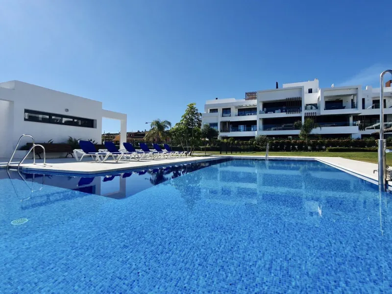This stunning ground-floor apartment in Los Miradores del Sol Phase I perfectly combines contemporary luxury with Mediterranean indoor-outdoor living on Estepona's exclusive New Golden Mile. Offering 92 m² of elegant interior space and an impressive 84 m²