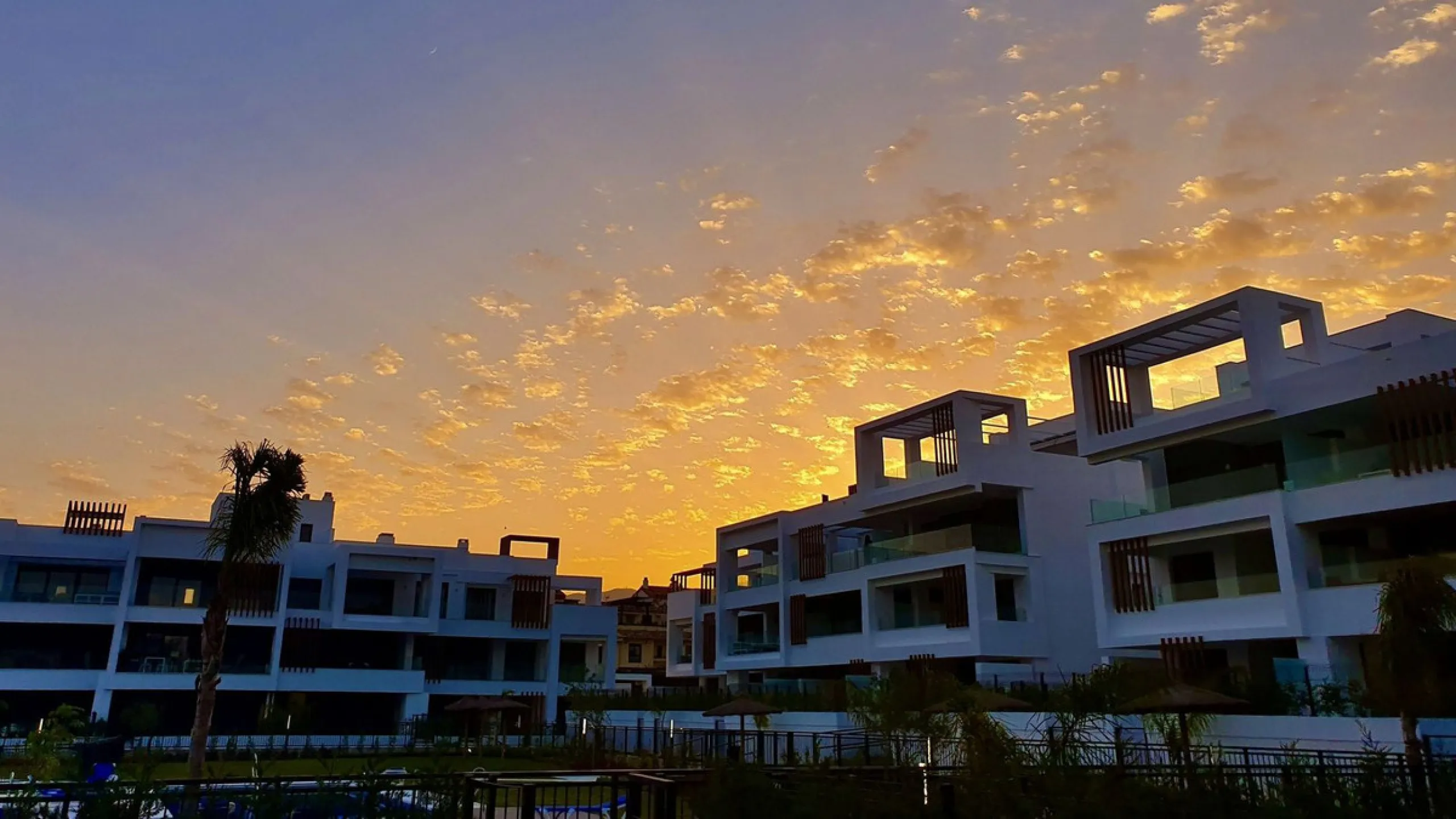 This stunning ground-floor apartment in Los Miradores del Sol Phase I perfectly combines contemporary luxury with Mediterranean indoor-outdoor living on Estepona's exclusive New Golden Mile. Offering 92 m² of elegant interior space and an impressive 84 m²