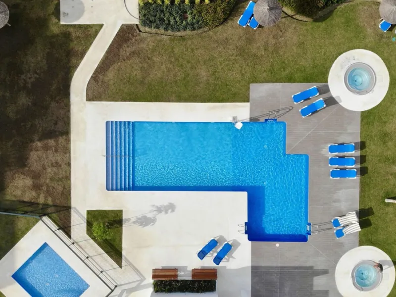 This stunning ground-floor apartment in Los Miradores del Sol Phase I perfectly combines contemporary luxury with Mediterranean indoor-outdoor living on Estepona's exclusive New Golden Mile. Offering 92 m² of elegant interior space and an impressive 84 m²