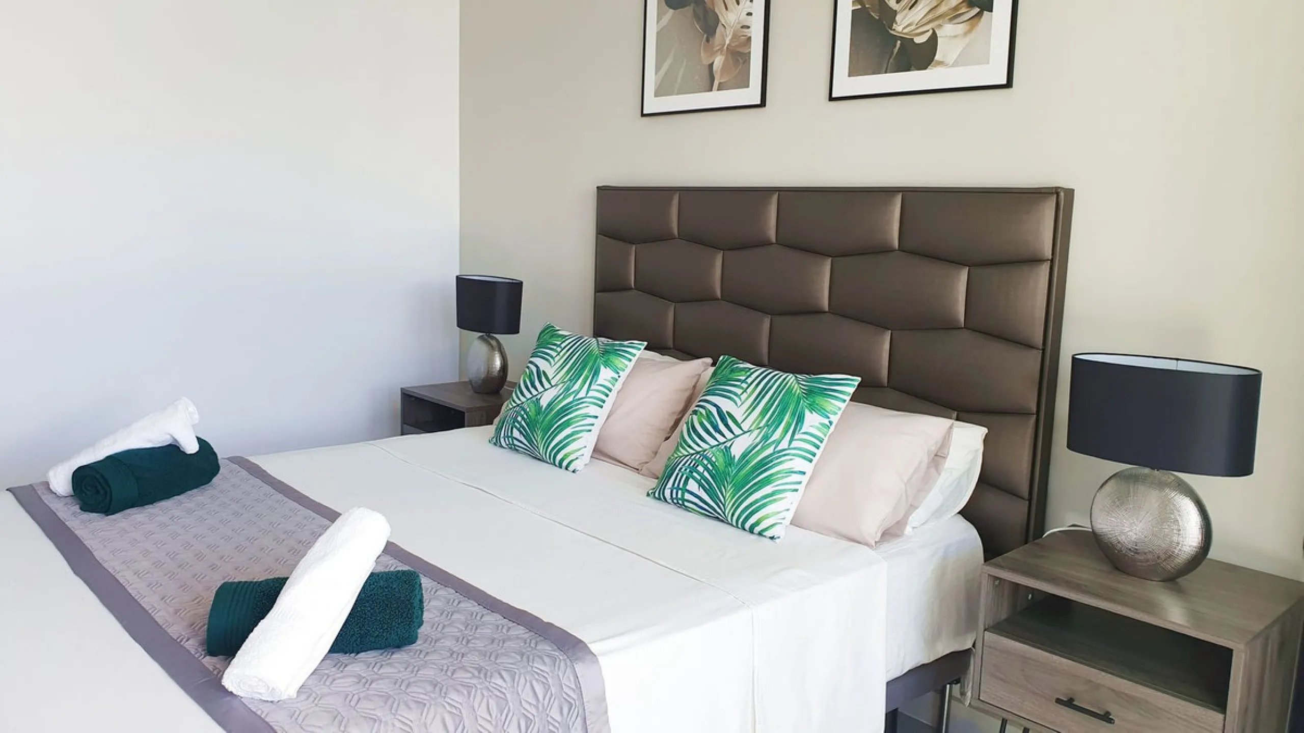 This stunning ground-floor apartment in Los Miradores del Sol Phase I perfectly combines contemporary luxury with Mediterranean indoor-outdoor living on Estepona's exclusive New Golden Mile. Offering 92 m² of elegant interior space and an impressive 84 m²
