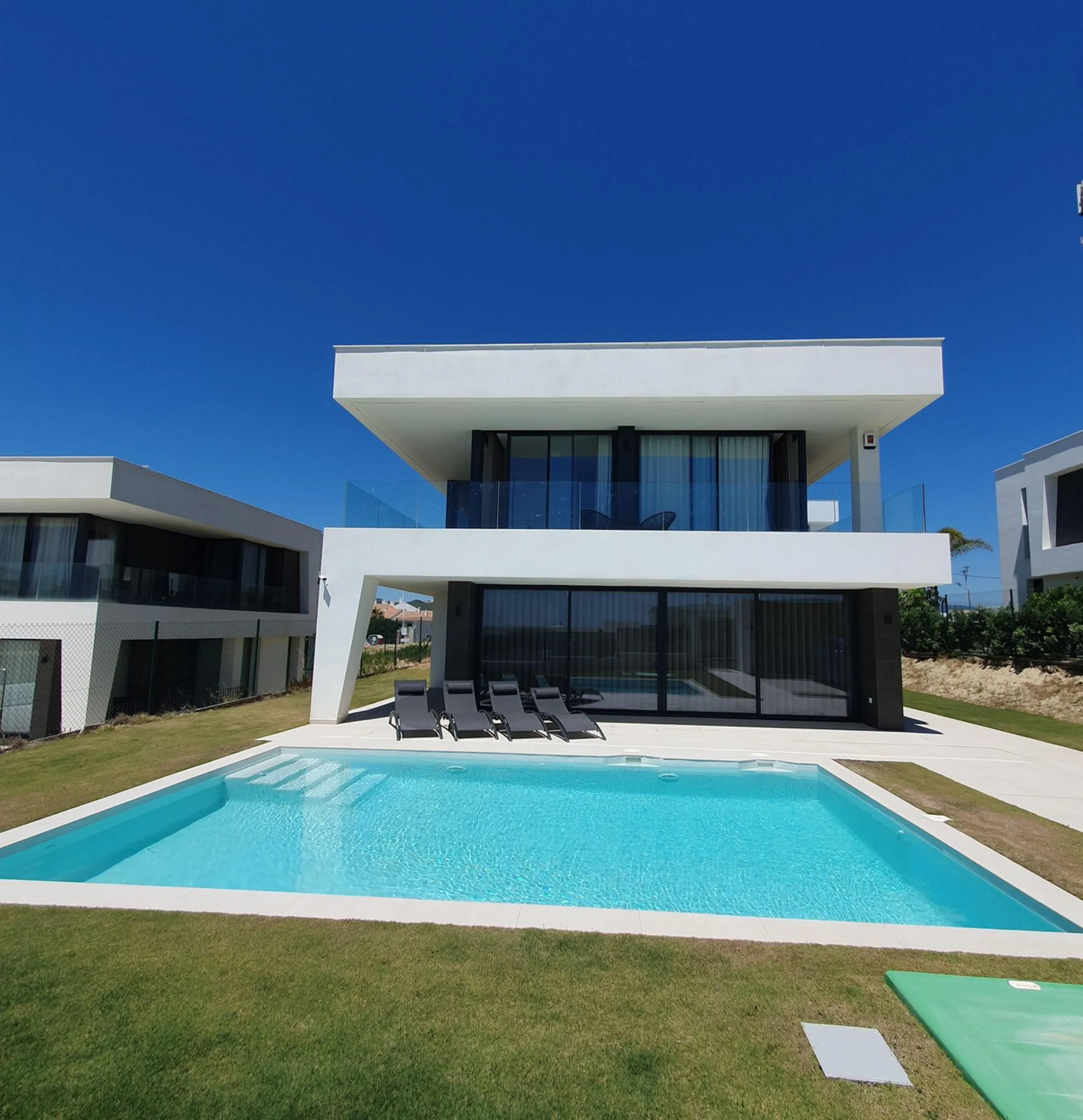 Discover modern Mediterranean living at its finest in this beautifully designed 4-bedroom, 3-bathroom luxury villa, ideally located in the sought-after area of La Duquesa on the Costa del Sol. Offering an enviable blend of elegant architecture, spacious i