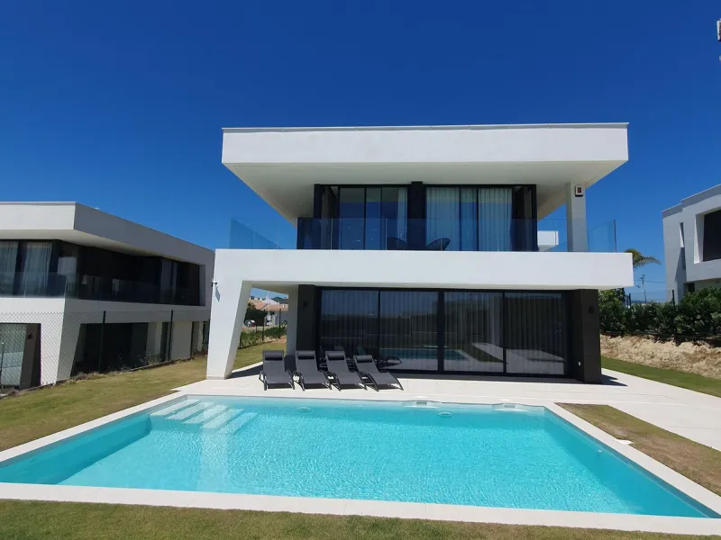 Discover modern Mediterranean living at its finest in this beautifully designed 4-bedroom, 3-bathroom luxury villa, ideally located in the sought-after area of La Duquesa on the Costa del Sol. Offering an enviable blend of elegant architecture, spacious i