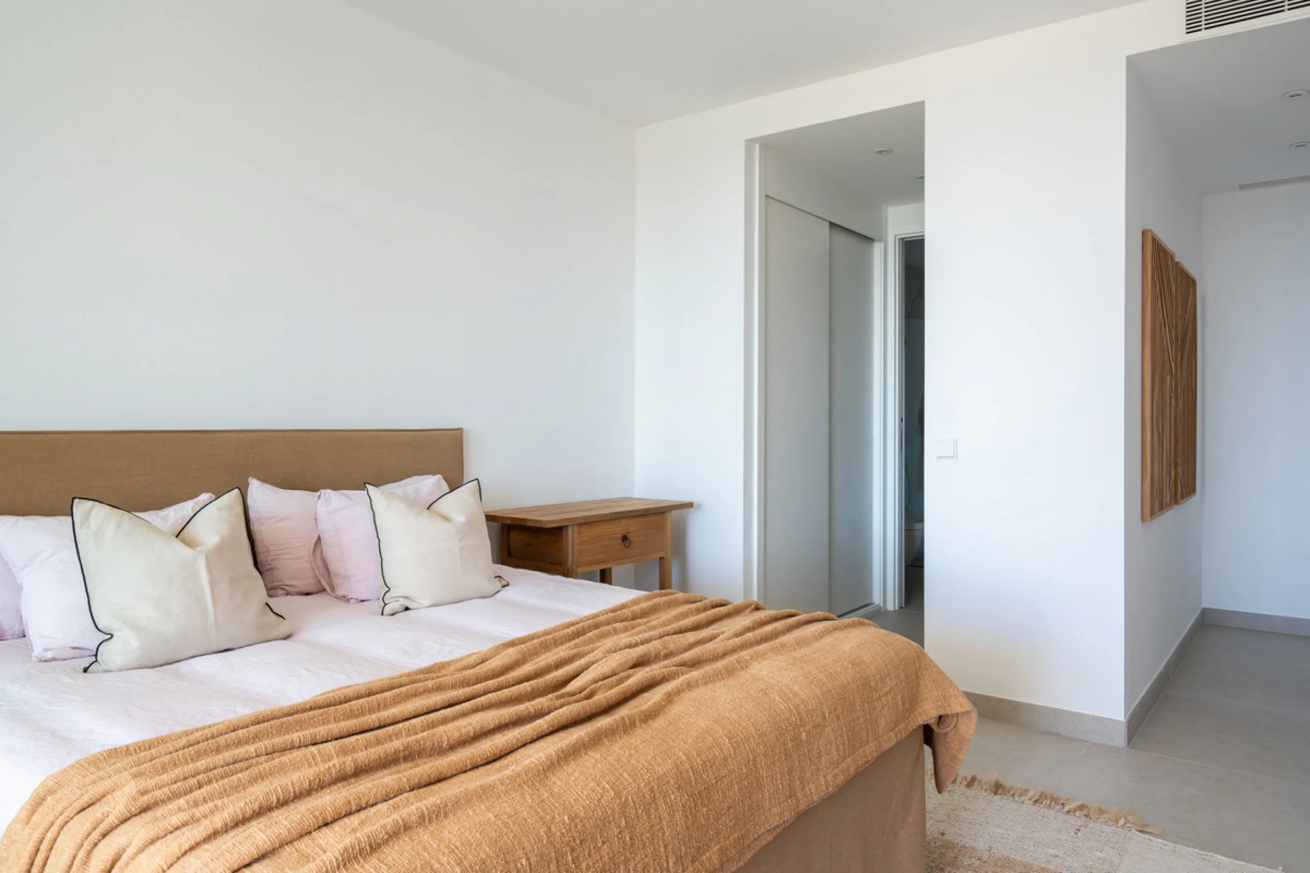 Apartment - Middle Floor Apartment в продаже в Marbella, Málaga. В доме 3 спален и 2 ванных комнат. Площадь дома 169 м²