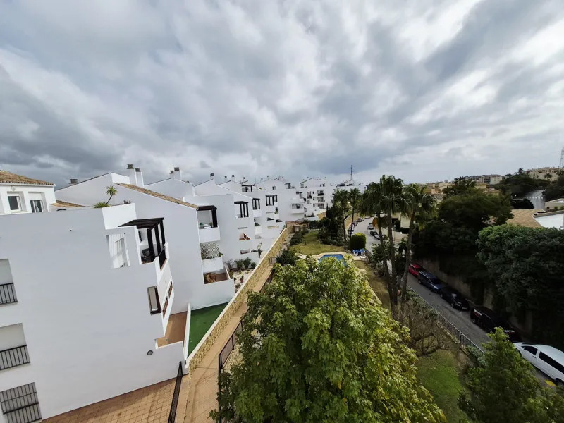 ABSOLUTELY STUNNING PENTHOUSE WITH MAGNIFICENT VIEWS AND A UNIQUE URBAN LOFT-STYLE DESIGN WITH PRIVATE LIFT ENTRY DIRECTLY INTO THE APARTMENT. FROM THE MOMENT YOU ENTER THE APARTMENT YOU NOTICE THE INCREDIBLE LIGHT AND SENSE OF SPACE CREATED BY THE DOUBLE