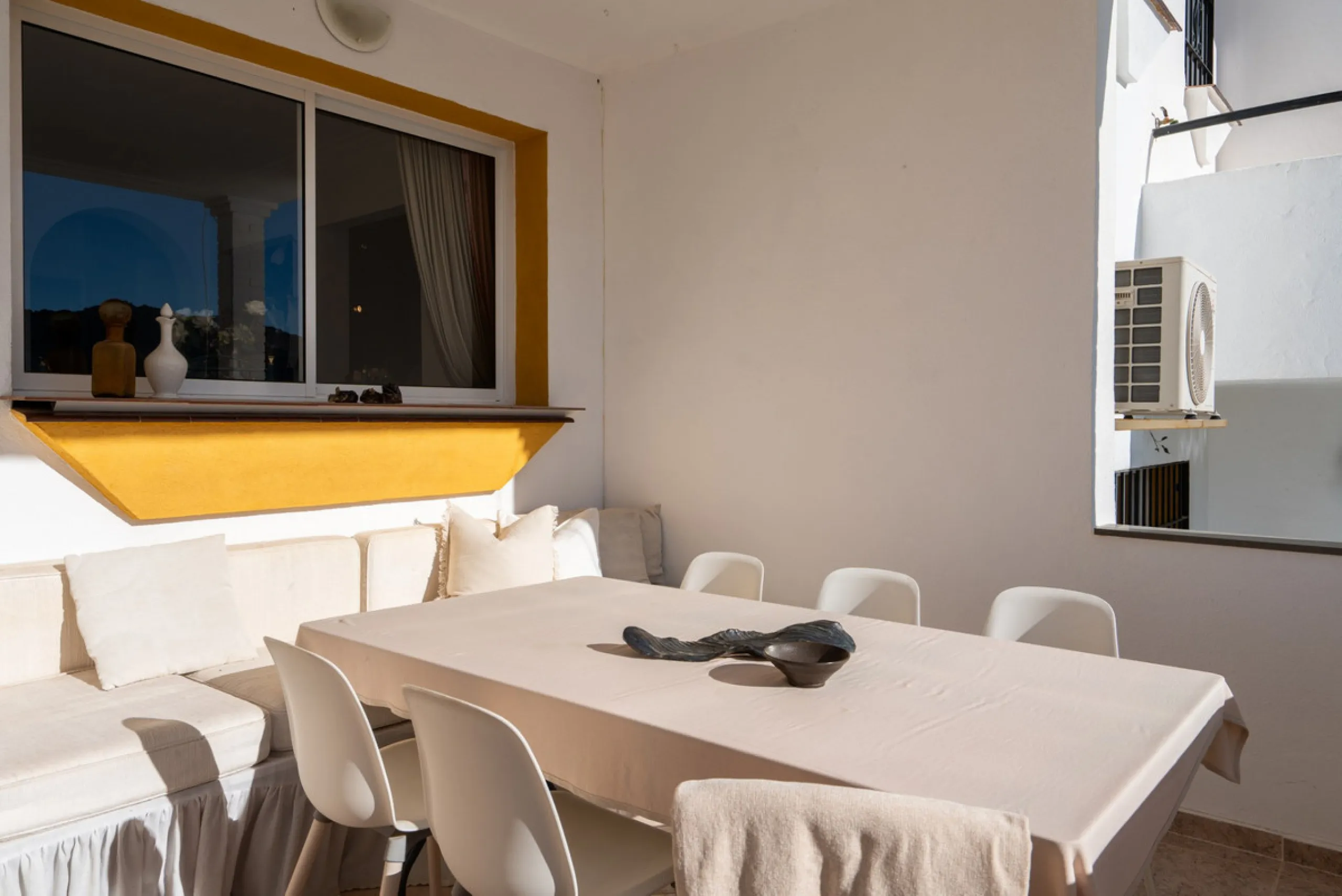 House - Townhouse в продаже в Monda, Málaga. В доме 3 спален и 2 ванных комнат. Площадь дома 237 м²