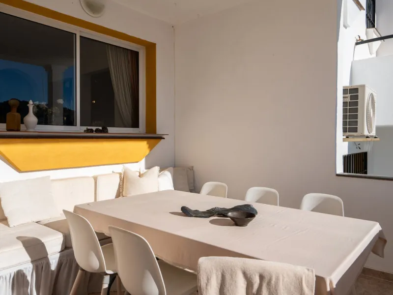 House - Townhouse в продаже в Monda, Málaga. В доме 3 спален и 2 ванных комнат. Площадь дома 237 м²