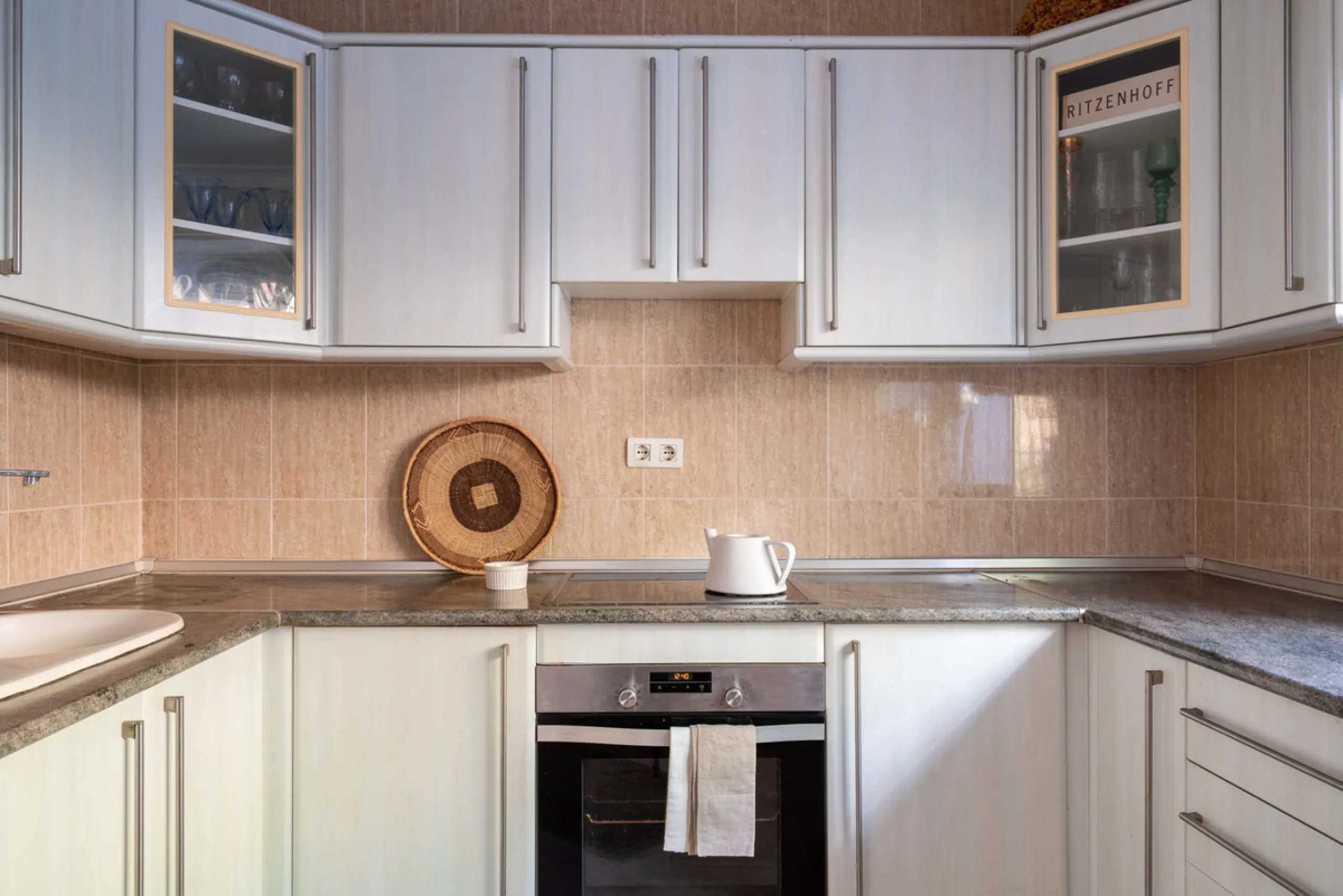 House - Townhouse в продаже в Monda, Málaga. В доме 3 спален и 2 ванных комнат. Площадь дома 237 м²