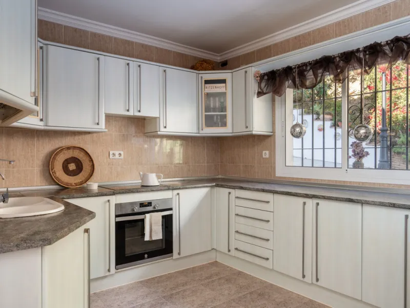 House - Townhouse в продаже в Monda, Málaga. В доме 3 спален и 2 ванных комнат. Площадь дома 237 м²
