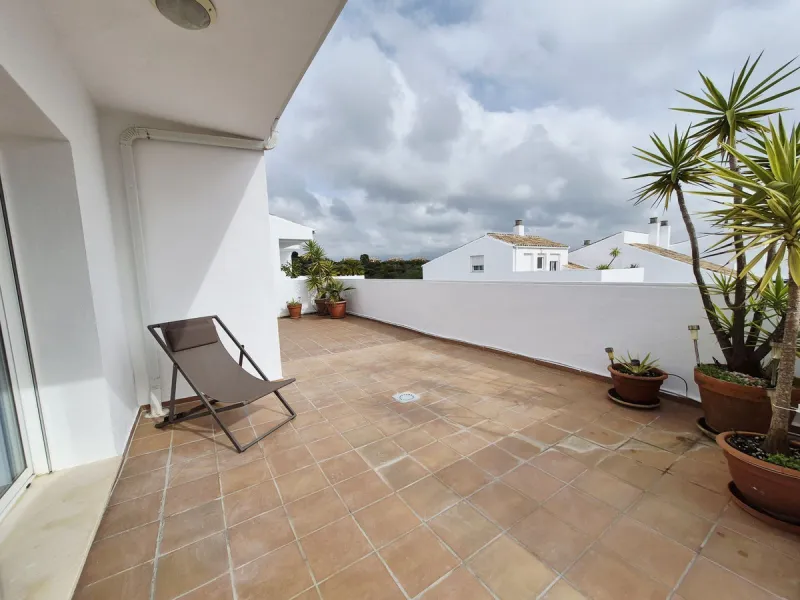 ABSOLUTELY STUNNING PENTHOUSE WITH MAGNIFICENT VIEWS AND A UNIQUE URBAN LOFT-STYLE DESIGN WITH PRIVATE LIFT ENTRY DIRECTLY INTO THE APARTMENT. FROM THE MOMENT YOU ENTER THE APARTMENT YOU NOTICE THE INCREDIBLE LIGHT AND SENSE OF SPACE CREATED BY THE DOUBLE