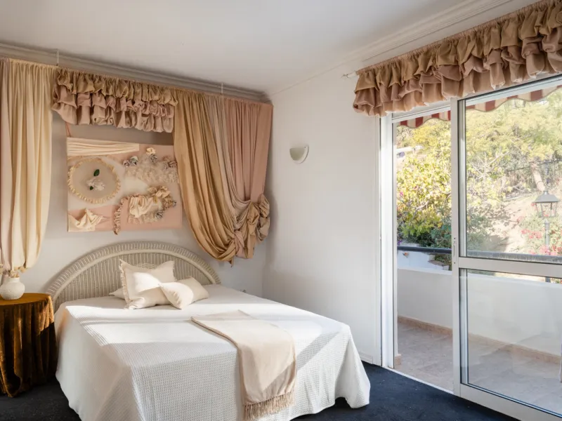 House - Townhouse в продаже в Monda, Málaga. В доме 3 спален и 2 ванных комнат. Площадь дома 237 м²