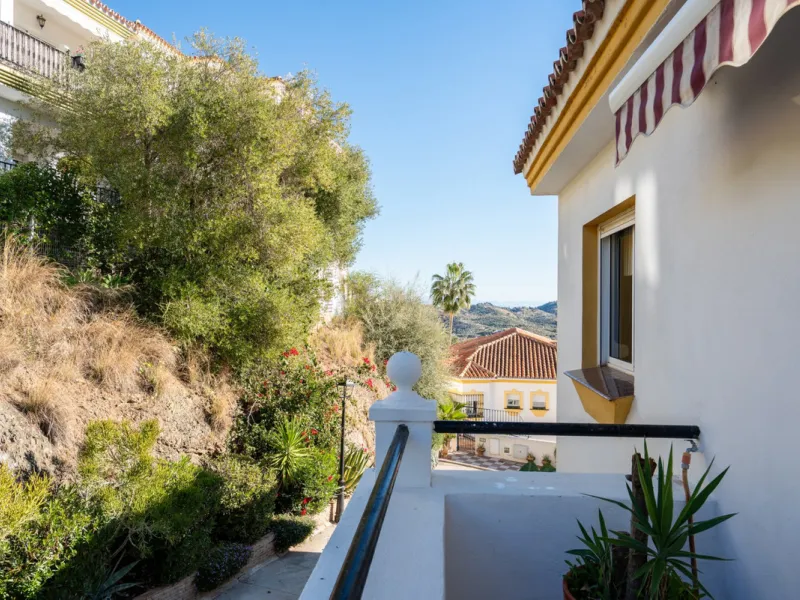 House - Townhouse в продаже в Monda, Málaga. В доме 3 спален и 2 ванных комнат. Площадь дома 237 м²