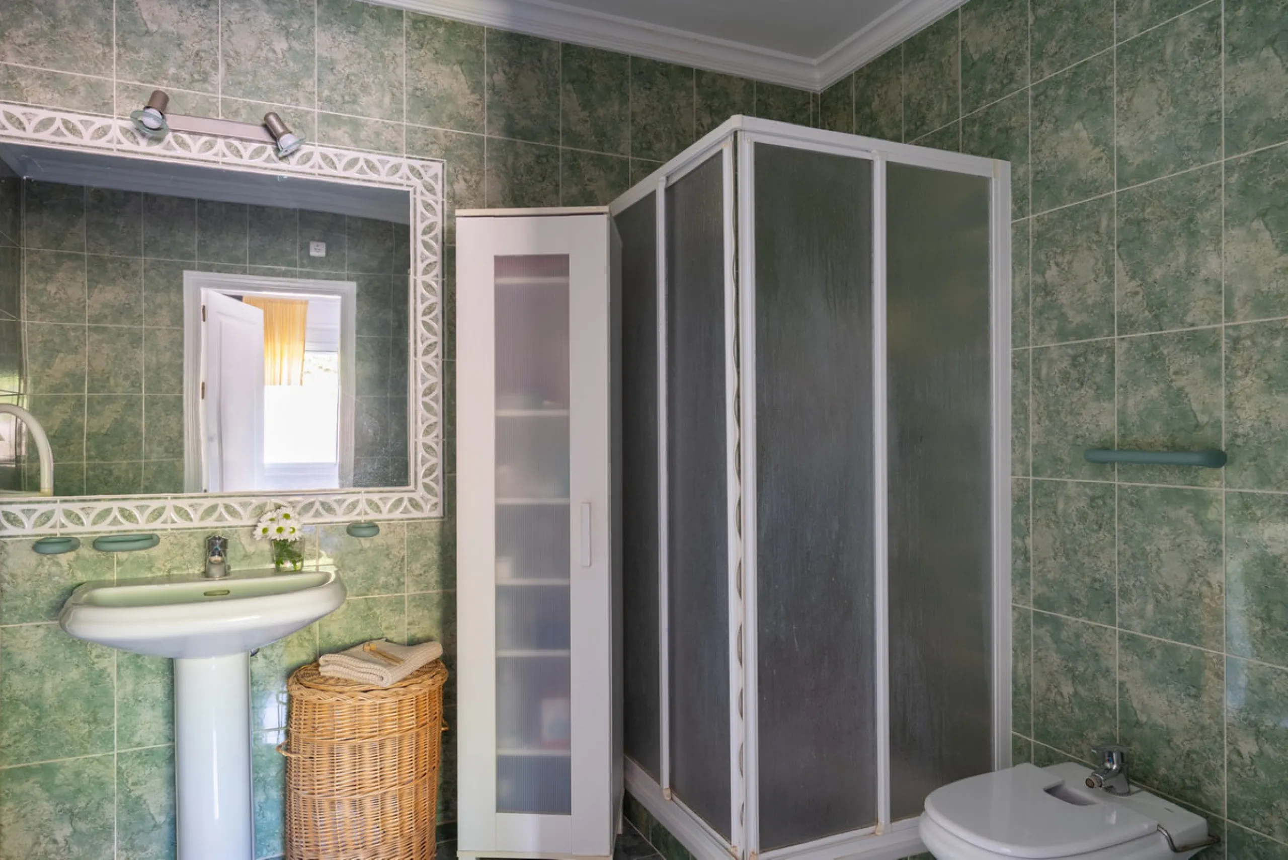 House - Townhouse в продаже в Monda, Málaga. В доме 3 спален и 2 ванных комнат. Площадь дома 237 м²