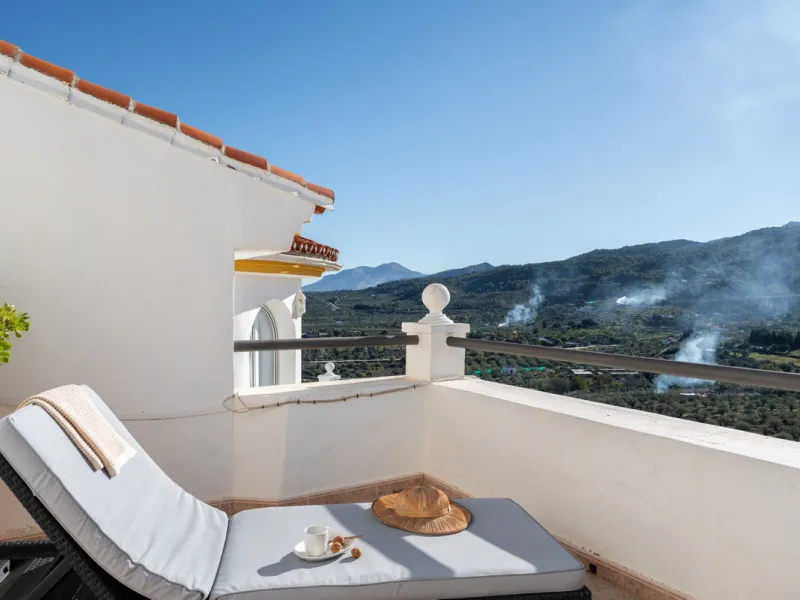 House - Townhouse в продаже в Monda, Málaga. В доме 3 спален и 2 ванных комнат. Площадь дома 237 м²
