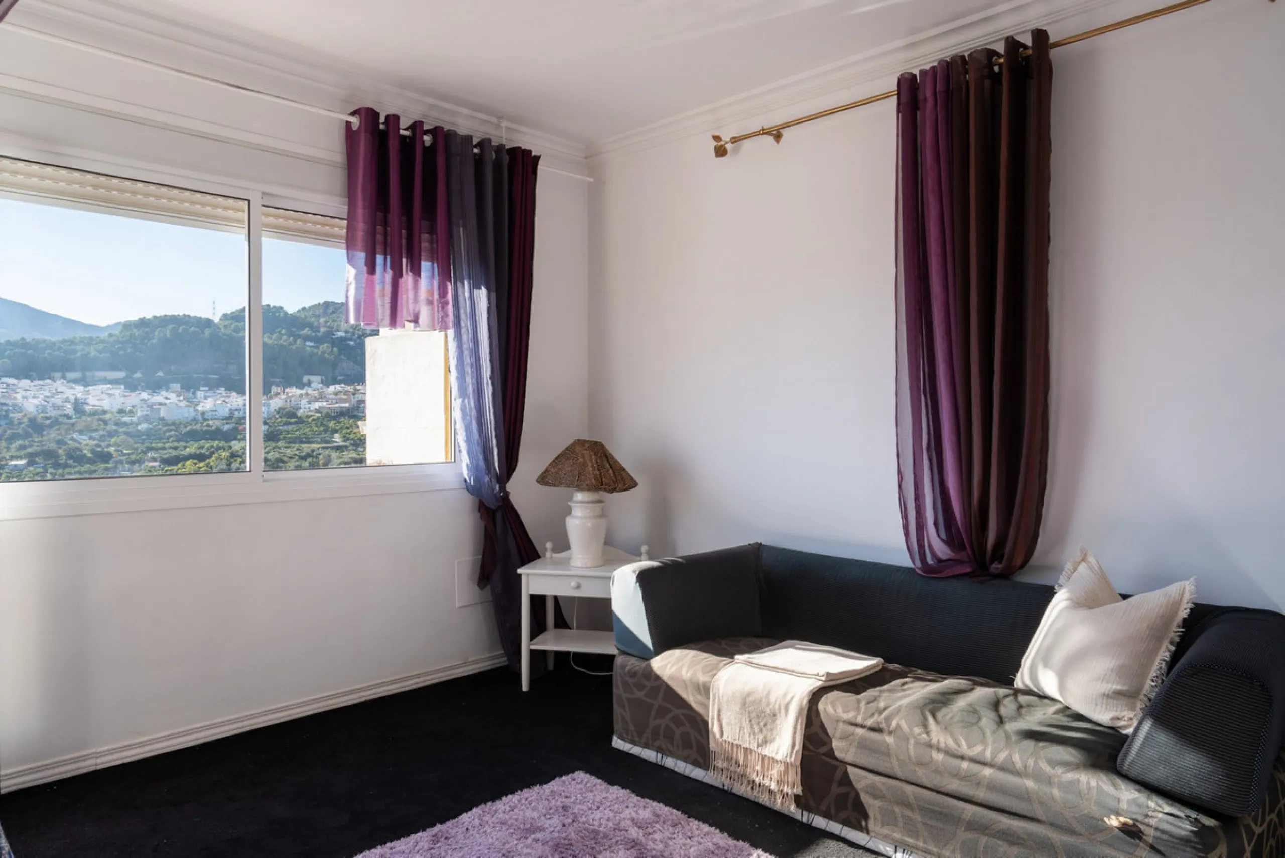 House - Townhouse в продаже в Monda, Málaga. В доме 3 спален и 2 ванных комнат. Площадь дома 237 м²