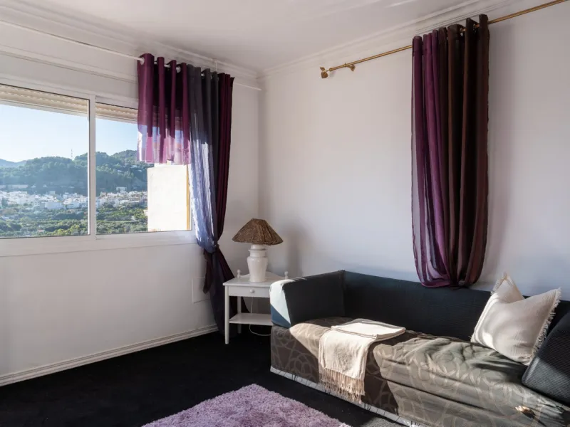 House - Townhouse в продаже в Monda, Málaga. В доме 3 спален и 2 ванных комнат. Площадь дома 237 м²