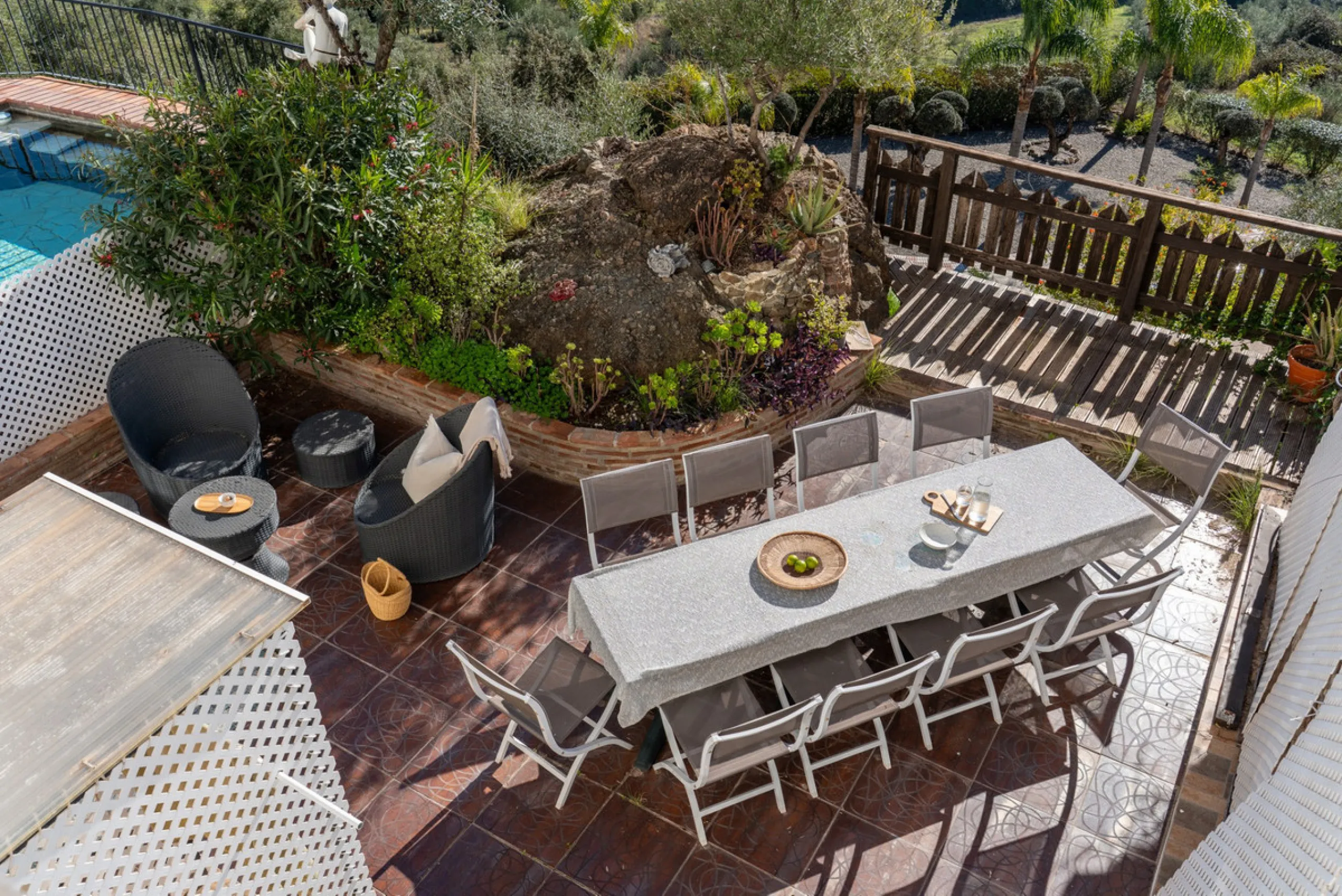 House - Townhouse в продаже в Monda, Málaga. В доме 3 спален и 2 ванных комнат. Площадь дома 237 м²