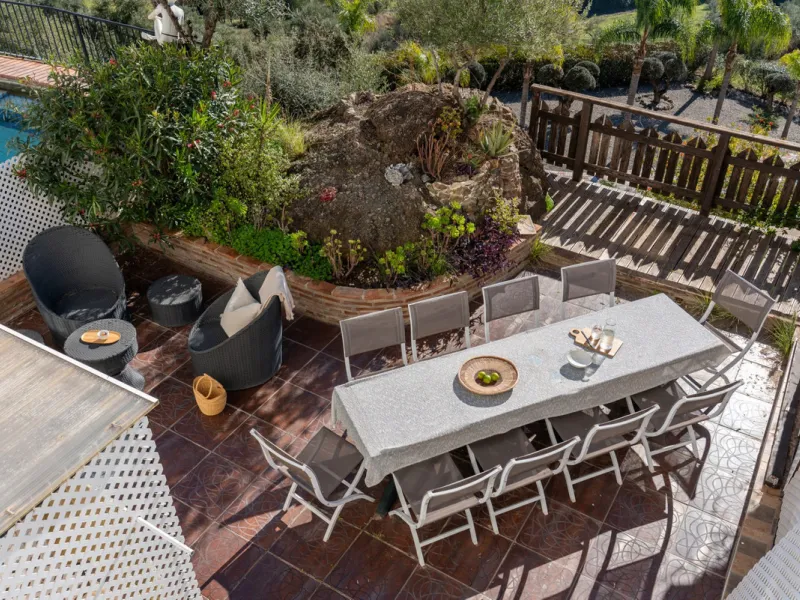 House - Townhouse в продаже в Monda, Málaga. В доме 3 спален и 2 ванных комнат. Площадь дома 237 м²