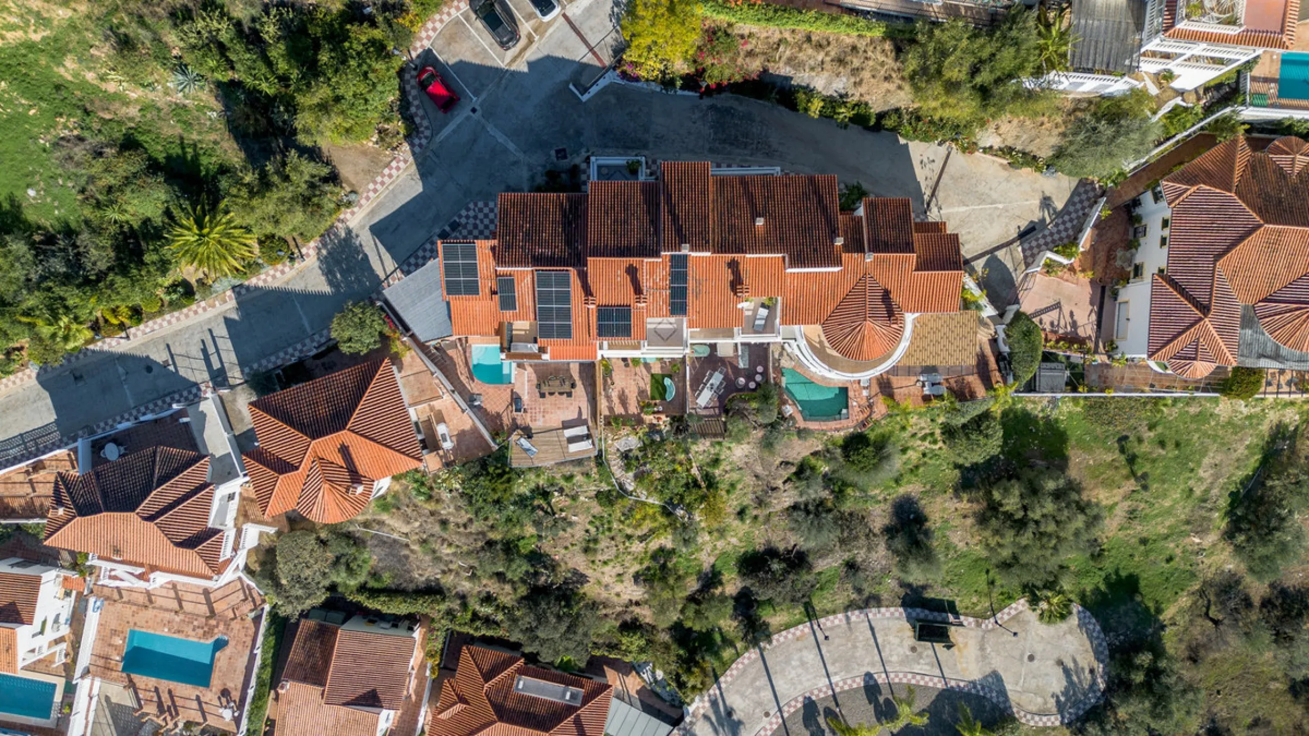 House - Townhouse в продаже в Monda, Málaga. В доме 3 спален и 2 ванных комнат. Площадь дома 237 м²