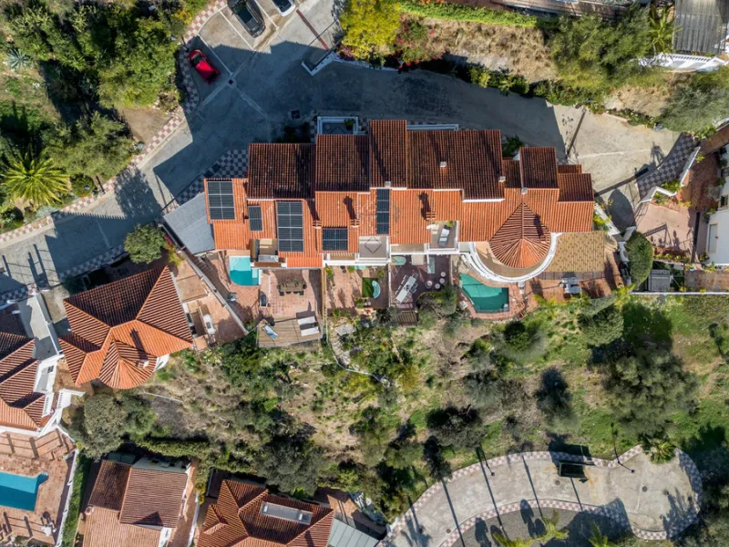 House - Townhouse в продаже в Monda, Málaga. В доме 3 спален и 2 ванных комнат. Площадь дома 237 м²