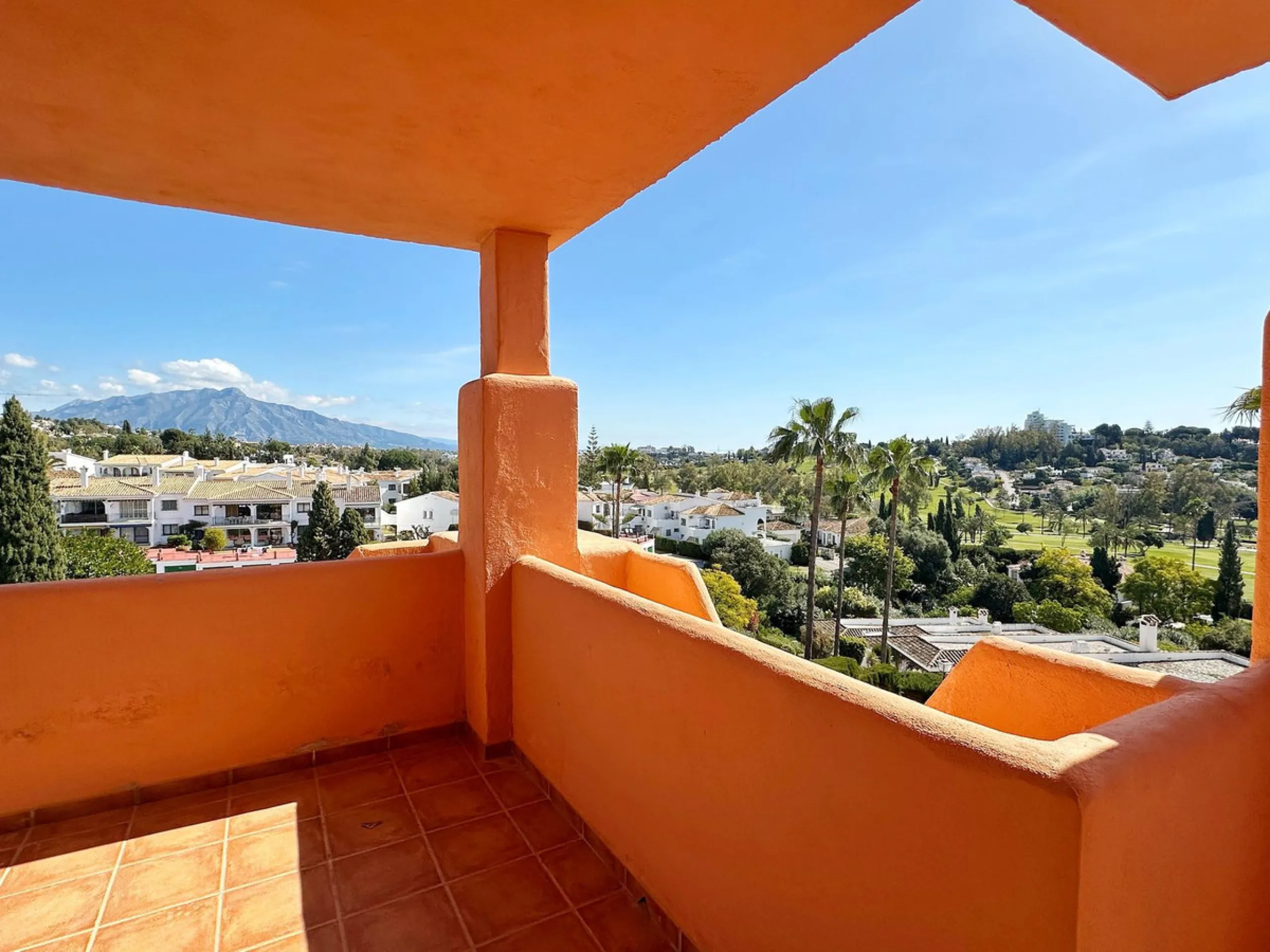 Exceptional Apartment in the Heart of El Paraíso – Ideal for Living or Investment