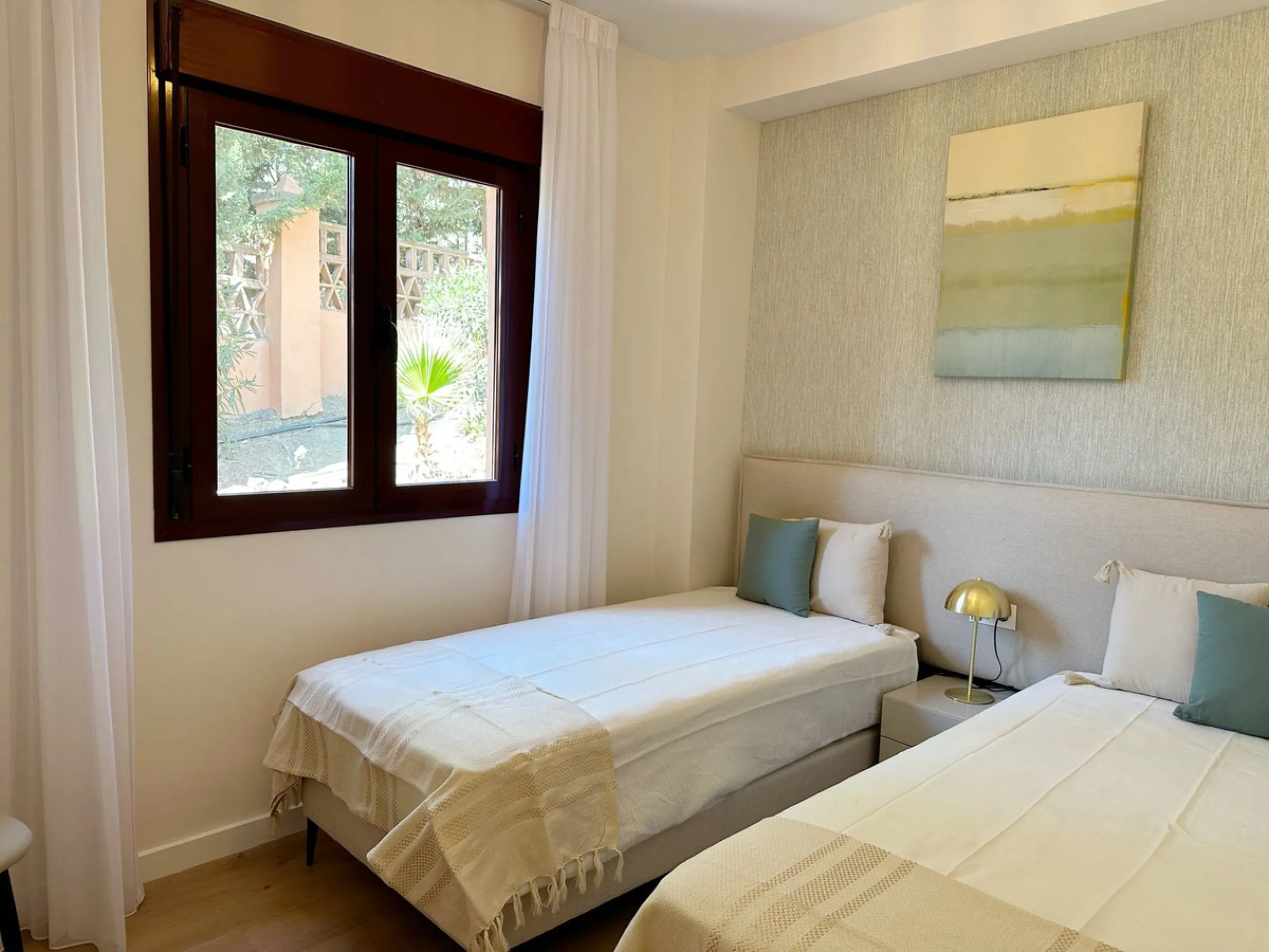 Exceptional Apartment in the Heart of El Paraíso – Ideal for Living or Investment