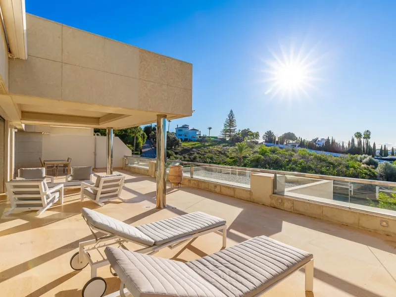Stunning 2-Bedroom Apartment with Panoramic Views – Los Arrayanes, Nueva Andalucía