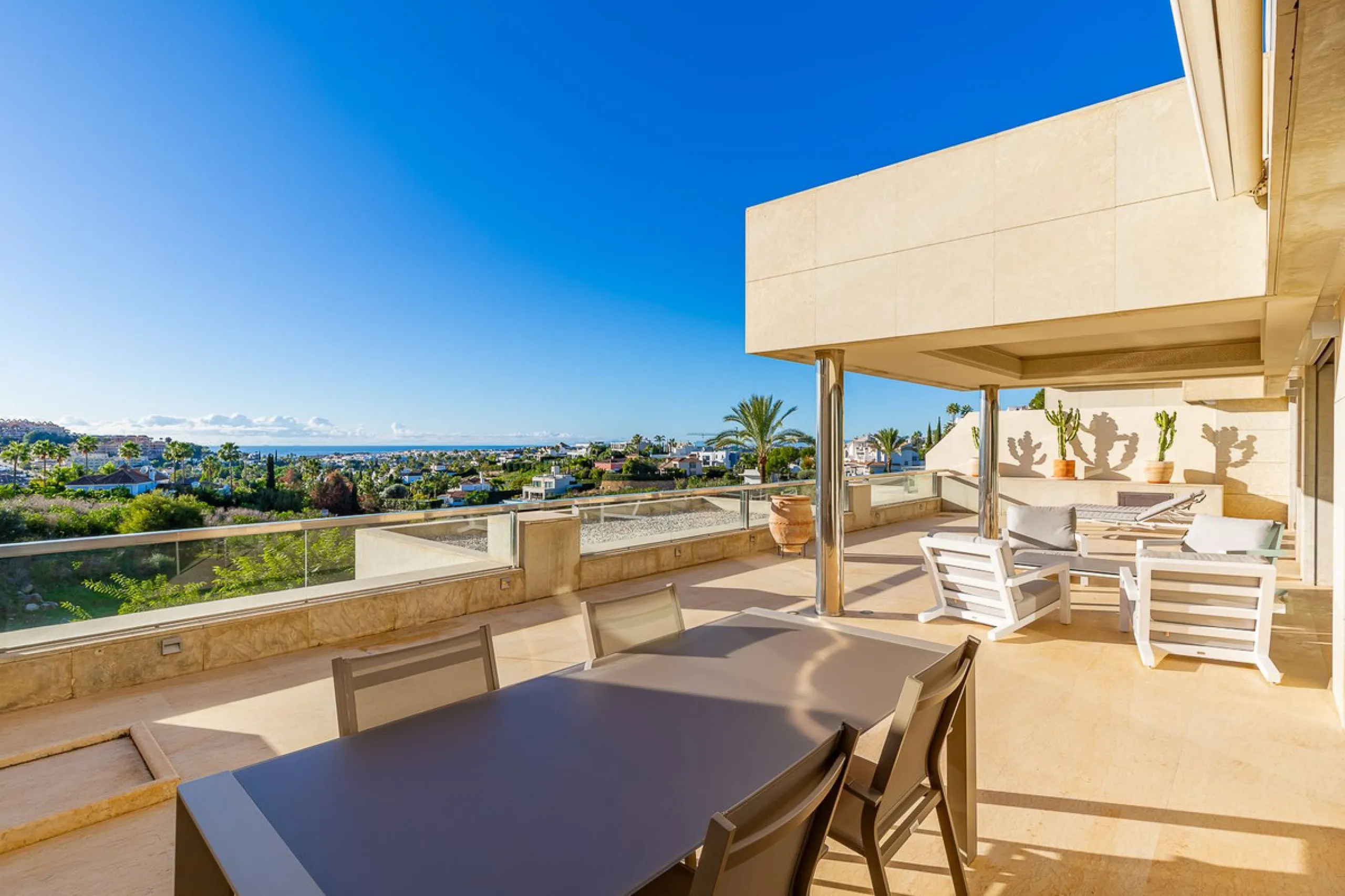 Stunning 2-Bedroom Apartment with Panoramic Views – Los Arrayanes, Nueva Andalucía