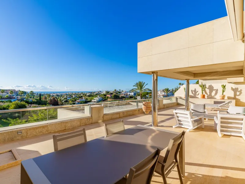 Stunning 2-Bedroom Apartment with Panoramic Views – Los Arrayanes, Nueva Andalucía