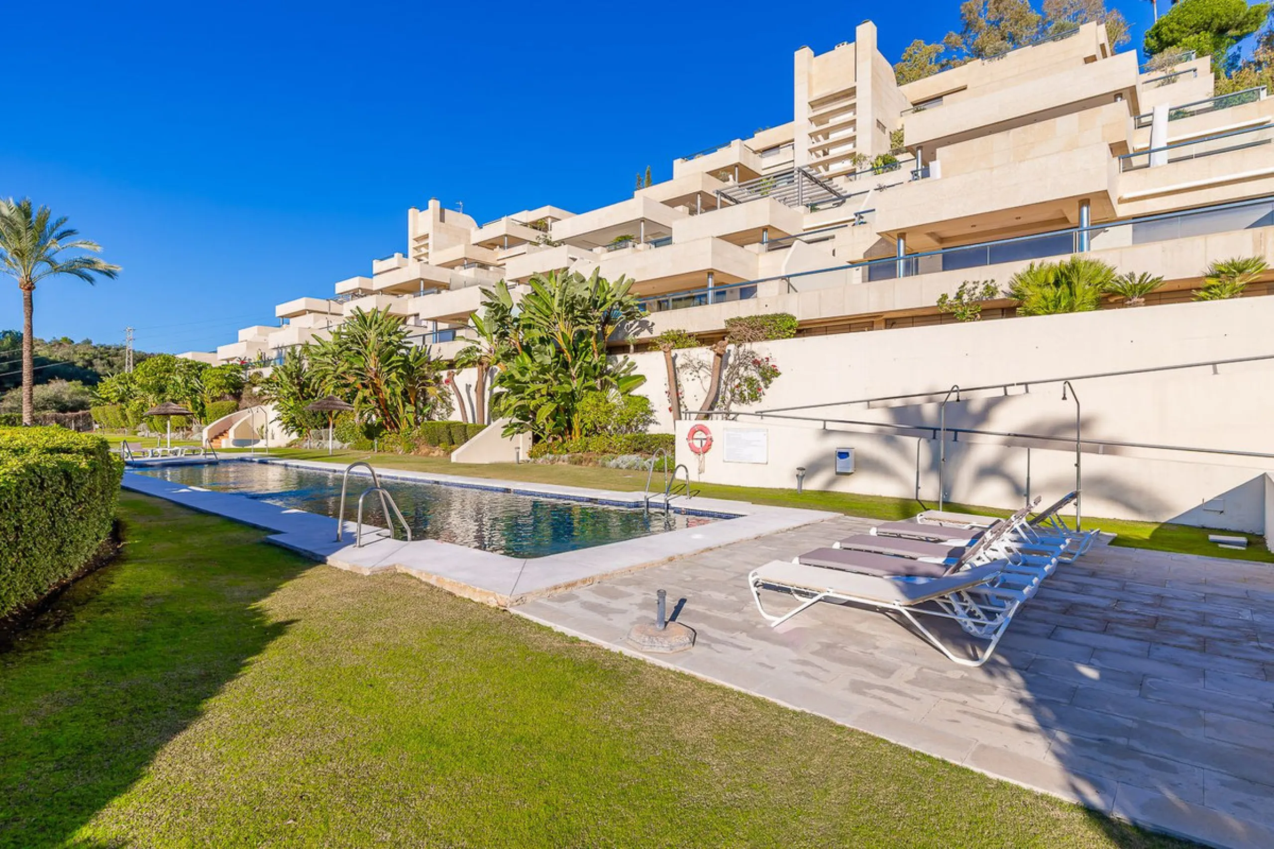 Stunning 2-Bedroom Apartment with Panoramic Views – Los Arrayanes, Nueva Andalucía