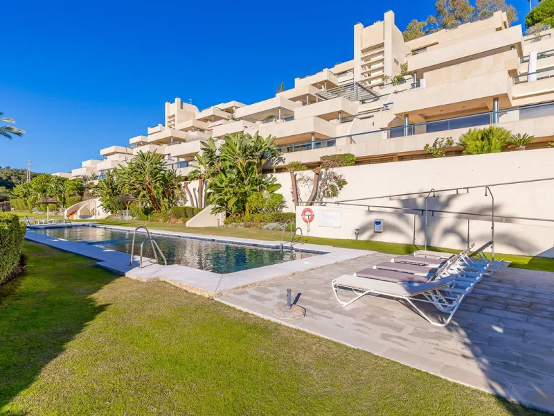 Stunning 2-Bedroom Apartment with Panoramic Views – Los Arrayanes, Nueva Andalucía