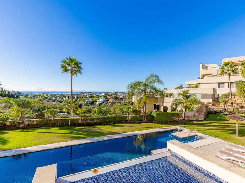 Stunning 2-Bedroom Apartment with Panoramic Views – Los Arrayanes, Nueva Andalucía