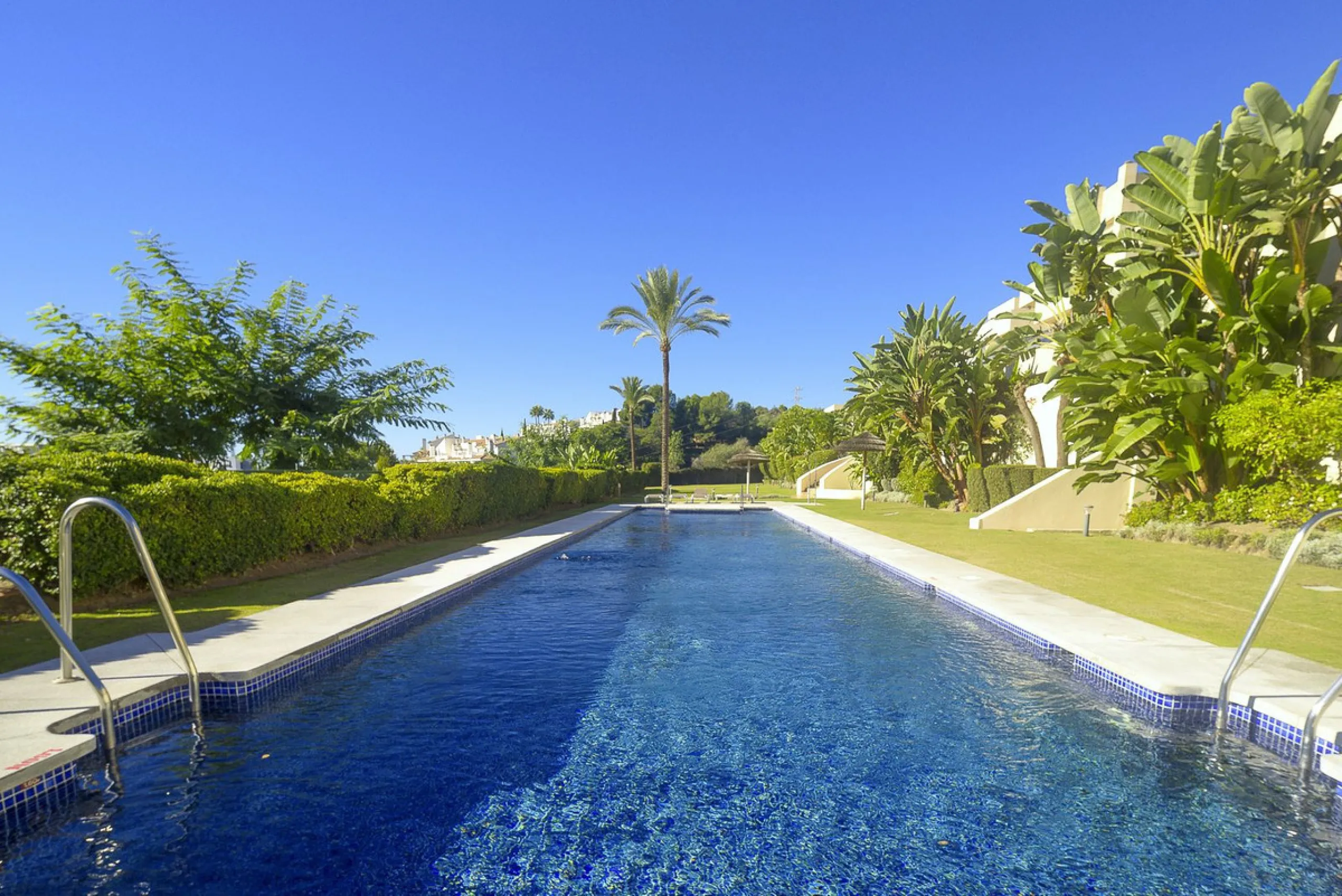 Stunning 2-Bedroom Apartment with Panoramic Views – Los Arrayanes, Nueva Andalucía