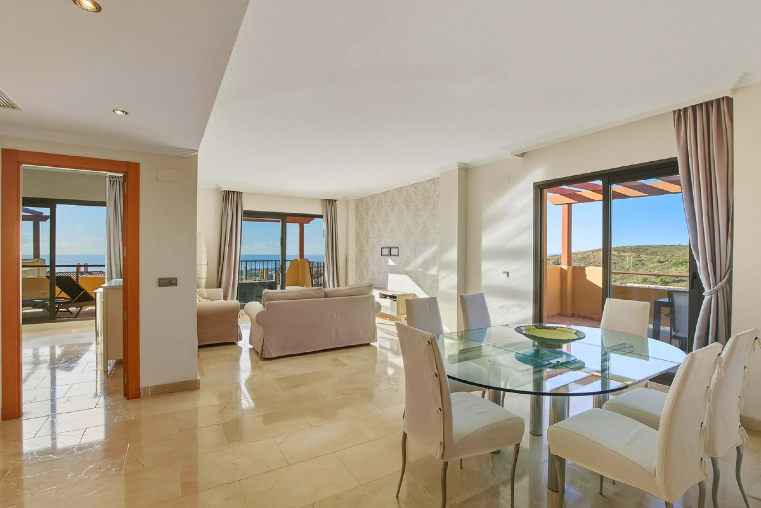 Apartment - Top Floor Apartment в продаже в Benahavís, Málaga. В доме 2 спален и 2 ванных комнат. Площадь дома 118 м²
