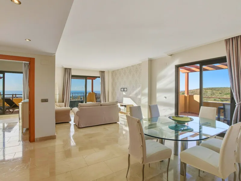 Apartment - Top Floor Apartment в продаже в Benahavís, Málaga. В доме 2 спален и 2 ванных комнат. Площадь дома 118 м²