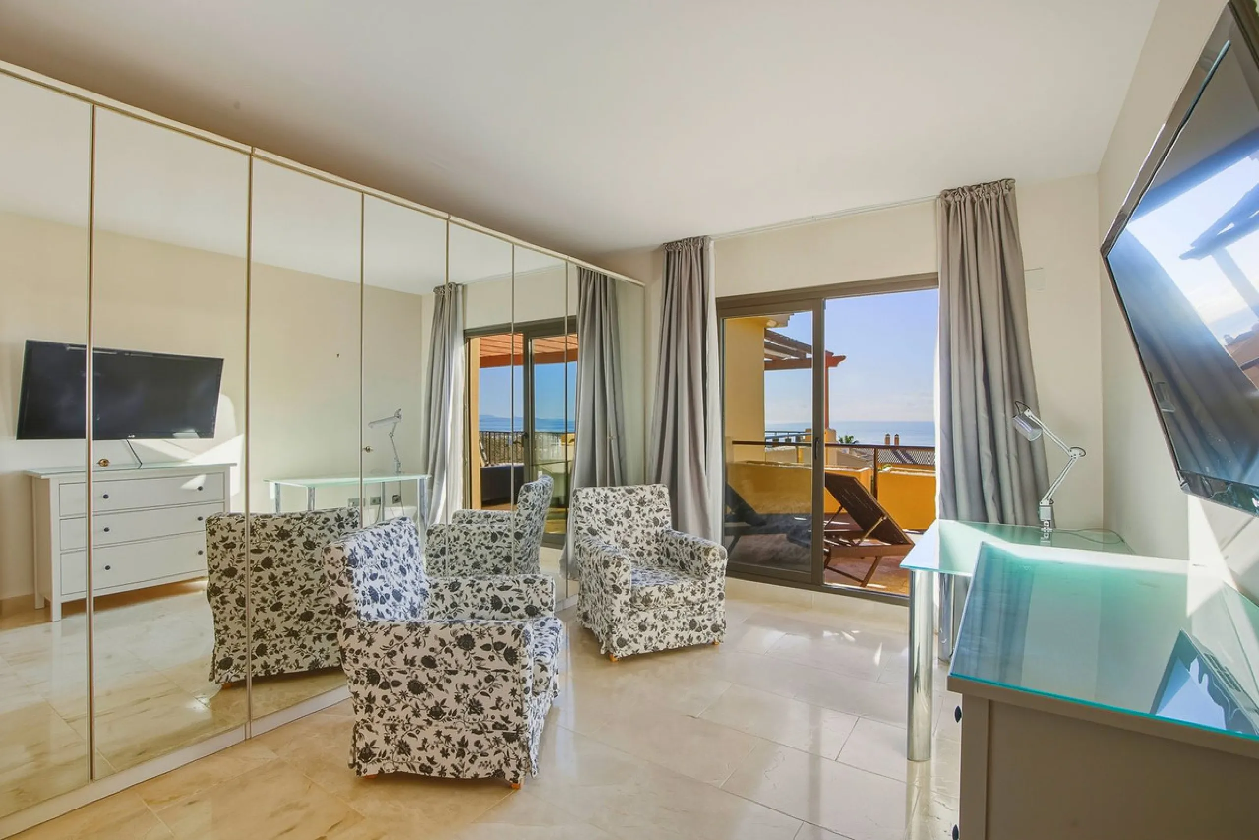 Apartment - Top Floor Apartment в продаже в Benahavís, Málaga. В доме 2 спален и 2 ванных комнат. Площадь дома 118 м²