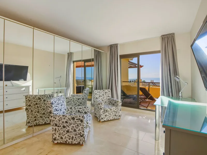 Apartment - Top Floor Apartment в продаже в Benahavís, Málaga. В доме 2 спален и 2 ванных комнат. Площадь дома 118 м²
