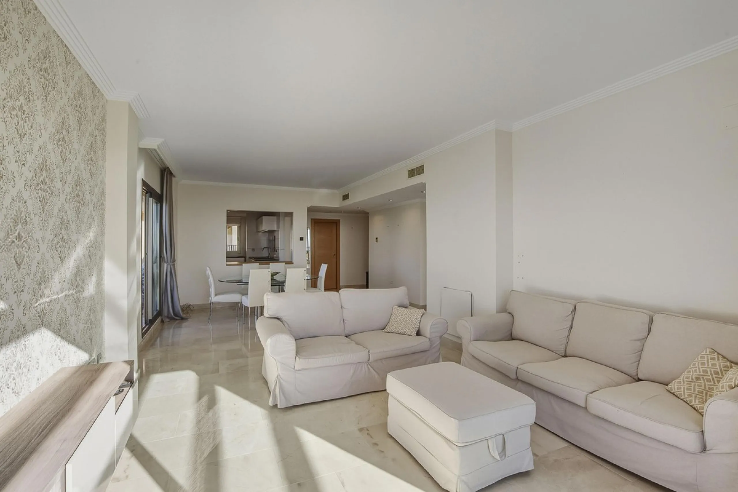 Apartment - Top Floor Apartment в продаже в Benahavís, Málaga. В доме 2 спален и 2 ванных комнат. Площадь дома 118 м²