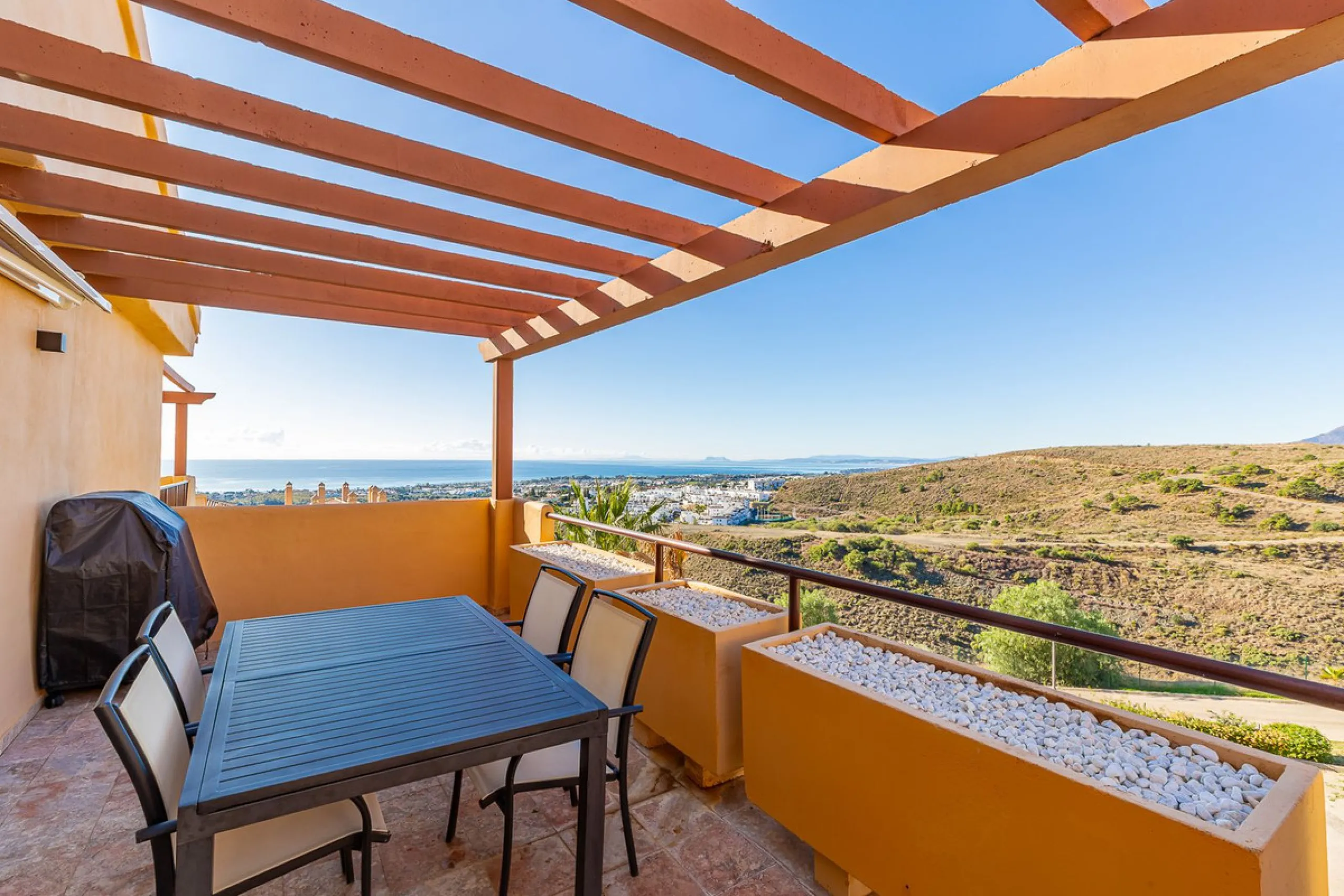 Apartment - Top Floor Apartment в продаже в Benahavís, Málaga. В доме 2 спален и 2 ванных комнат. Площадь дома 118 м²