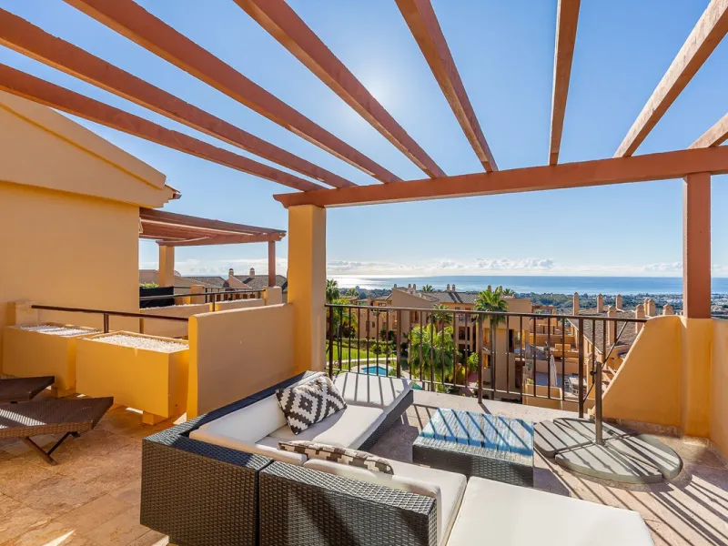 Apartment - Top Floor Apartment в продаже в Benahavís, Málaga. В доме 2 спален и 2 ванных комнат. Площадь дома 118 м²